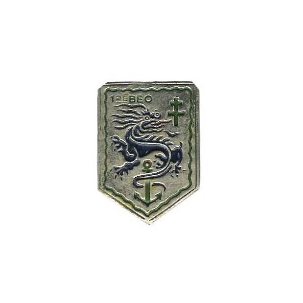 1° Brigade d'Extrême-Orient , dragon bleu, croix de Lorraine verte, métal chromé peint