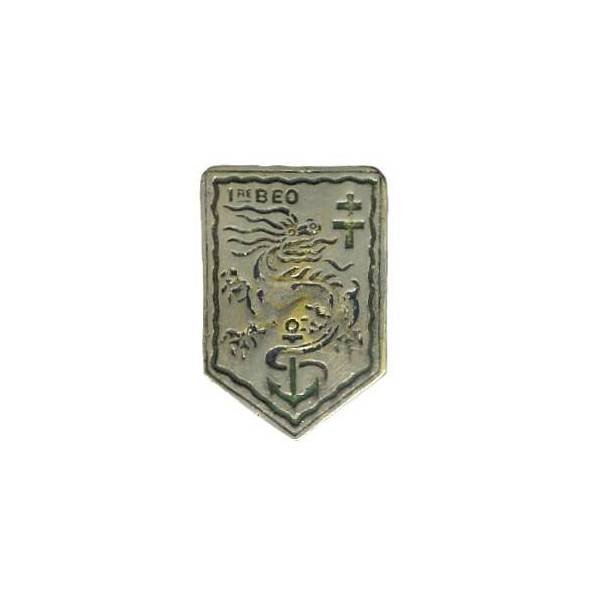 1° Brigade d'Extrême-Orient , dragon bleu, croix de Lorraine verte, métal chromé peint, 24x35
