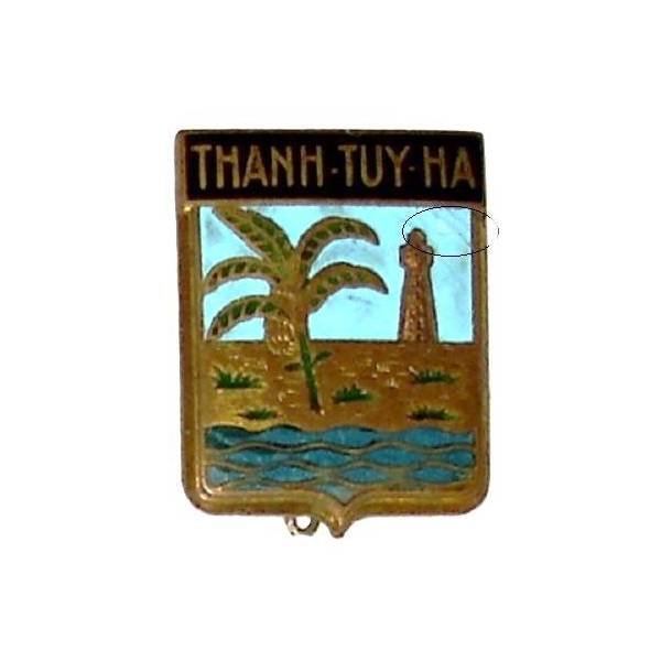 Thanh Tuy Ha , Centre Pyrotechnique, écu, boléro rectangulaire lisse, légère écaille,