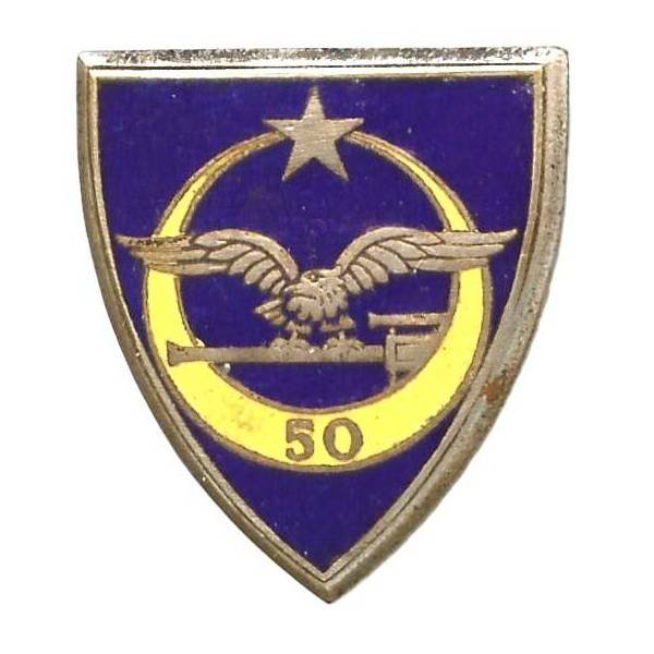 50° Groupe d'Artillerie de l'Air , écu, aigle aux ailes déployées sur un canon dans croissant jaune, fond bleu