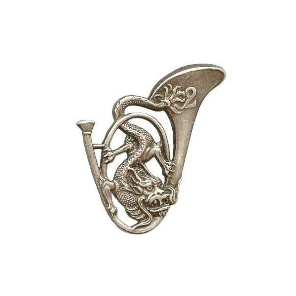 2° Bataillon de Chasseurs à Pied , pavillon à droite, corps écaillé