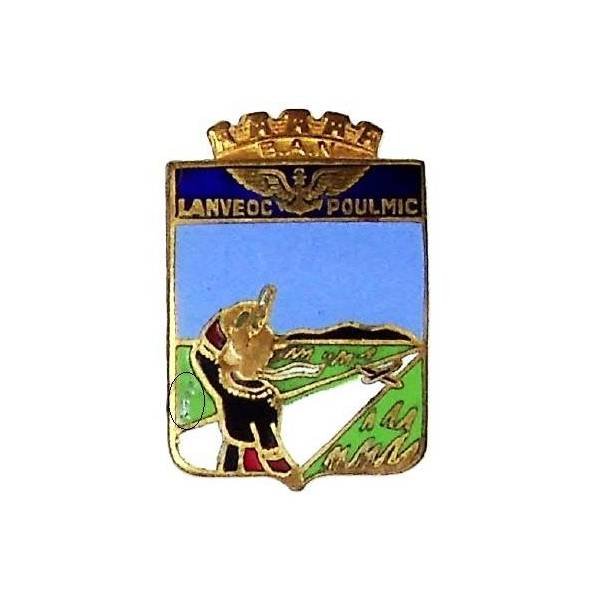 BAN Lanvéoc-Poulmic (1937-..) , bigoudène sur piste blanche, léger défaut d'émail sous le bras levé