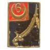 6° Régiment de Spahis Algériens , sabre dans rectangle, fond bleu fonçé, quelques manques de peinture et repeints
