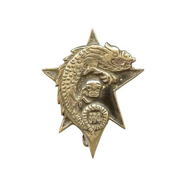 Commando 334 , dragon sur une étoile noire, peint, attache remplacée