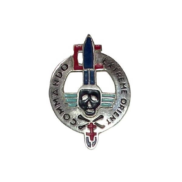 Commando Parachutiste d'Extrême-Orient , tête de mort noire, croix de Lorraine rouge, métal chromé peint