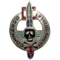 Commando Parachutiste d'Extrême-Orient , tête de mort noire, croix de Lorraine rouge, métal chromé peint