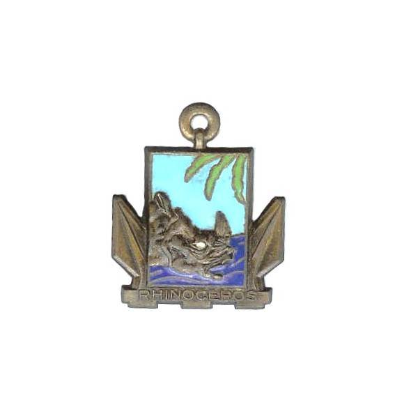 Rhinocéros  (remorqueur 1947-80) , ciel bleu clair, dos embouti, à nettoyer