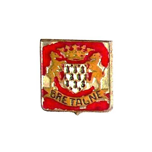 En argent (bas titre) , Groupe de Bombardement 2 / 20  "Bretagne"  , écu, 22x23, poinçons fabriquant au dos, matriculé 119