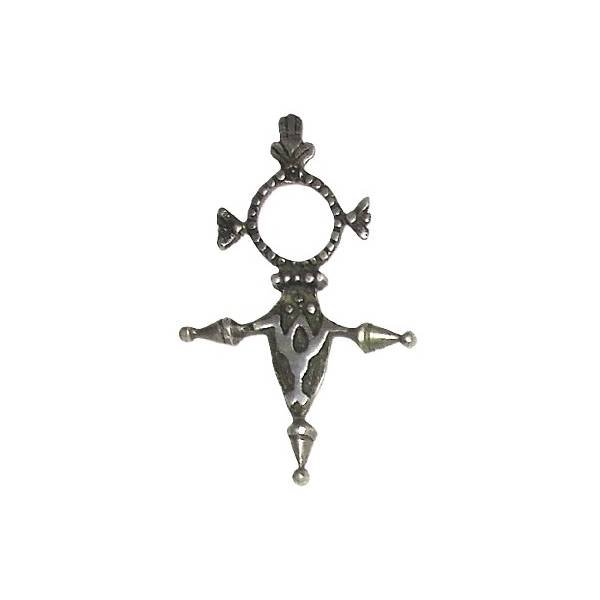 En argent bas titre , Croix d'Agadès , 67 mm, pourrait être le peloton Méhariste de Hodt selon certains, attache coupée